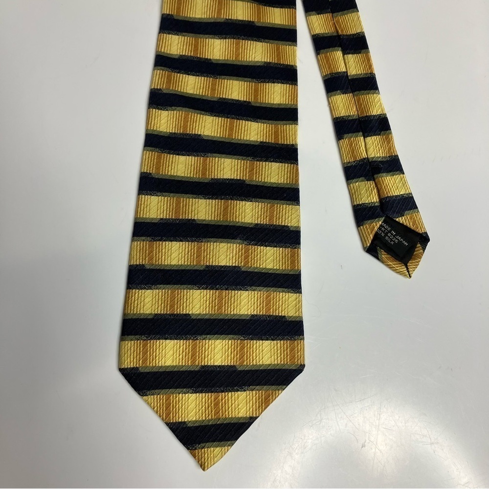 Vintage Jhane Barnes striped tie 100% silk